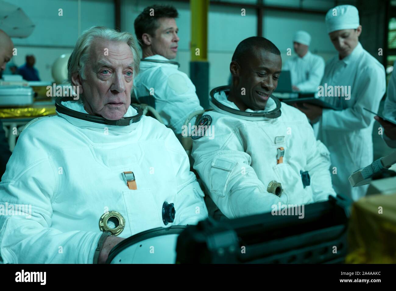 DONALD SUTHERLAND , BRAD PITT and SEAN BLAKEMORE in AD ASTRA (2019), directed by JAMES GRAY. Credit: NEW REGENCY PICTURES / Album Stock Photo