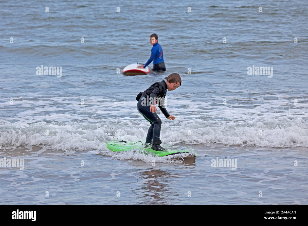 Belhaven Beach, East Lothian, Scotland, UK. 13th October 2019. Tens of Adults and youngsters took part in the Lowland Longboard Surfing Contest, pictured some of the contestants taking part in the semi-finals of what is an annual event, this year held in Dunbar. True to the Longboarding style this event has a beautiful mellow feel to it, chilling out on Belhaven Beach watching some incredibly talented surfers.  Kids had  the opportunity to compete on three crafts! The U16yr Bodyboard and U18yr Longboard are qualifying events for the Scottish National Team. Stock Photo