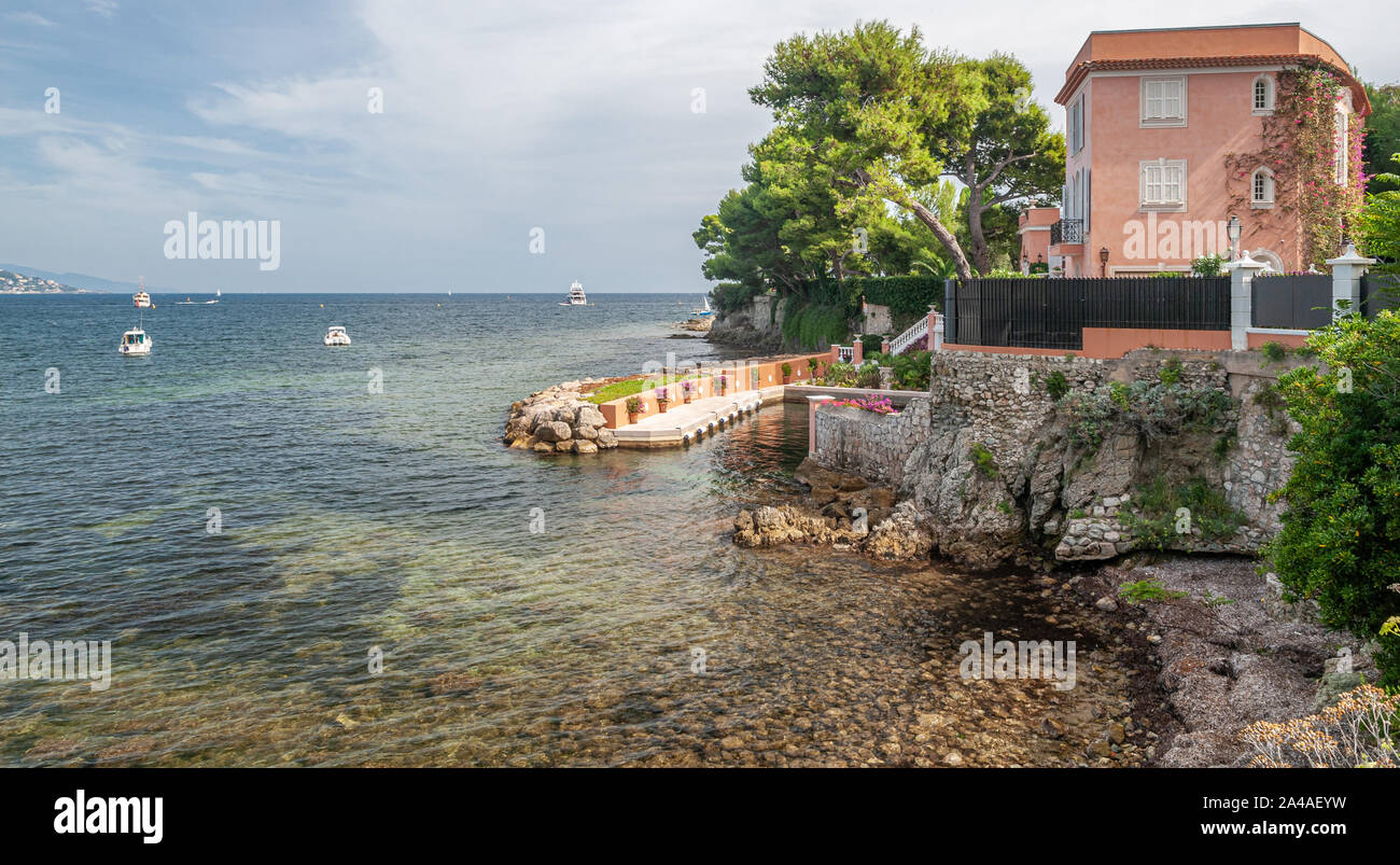 Villa La Fleur Du Cap Stock Photo Alamy