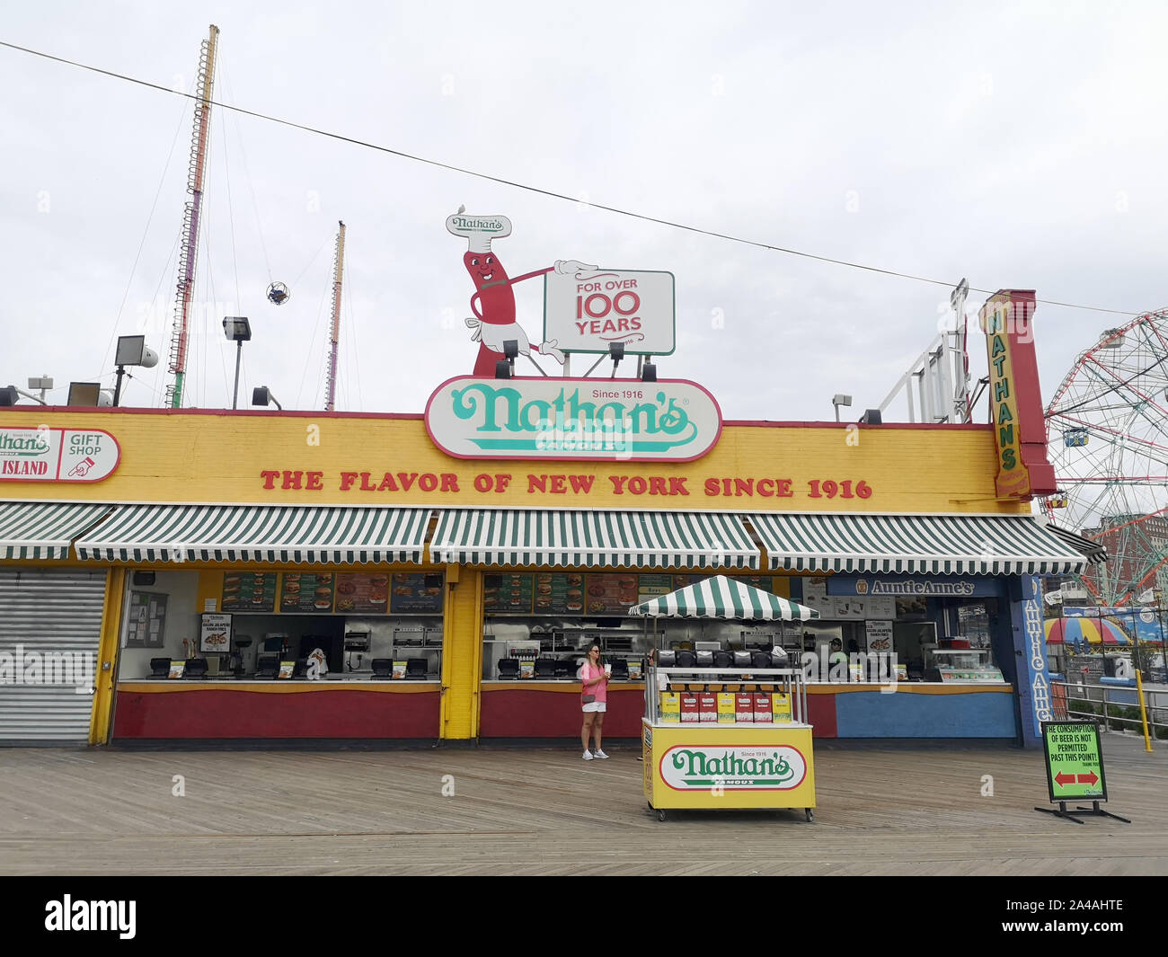 10 September 2019, US, New York: Only a few people wait at Nathan's Famous snack bar on Boardwalk on Coney Island, Brooklyn. The restaurant chain has specialized primarily in hot dogs. Nathan's Famous also became famous through the annual Hot Dog Eating Contest on Coney Island. Photo: Alexandra Schuler/dpa Stock Photo