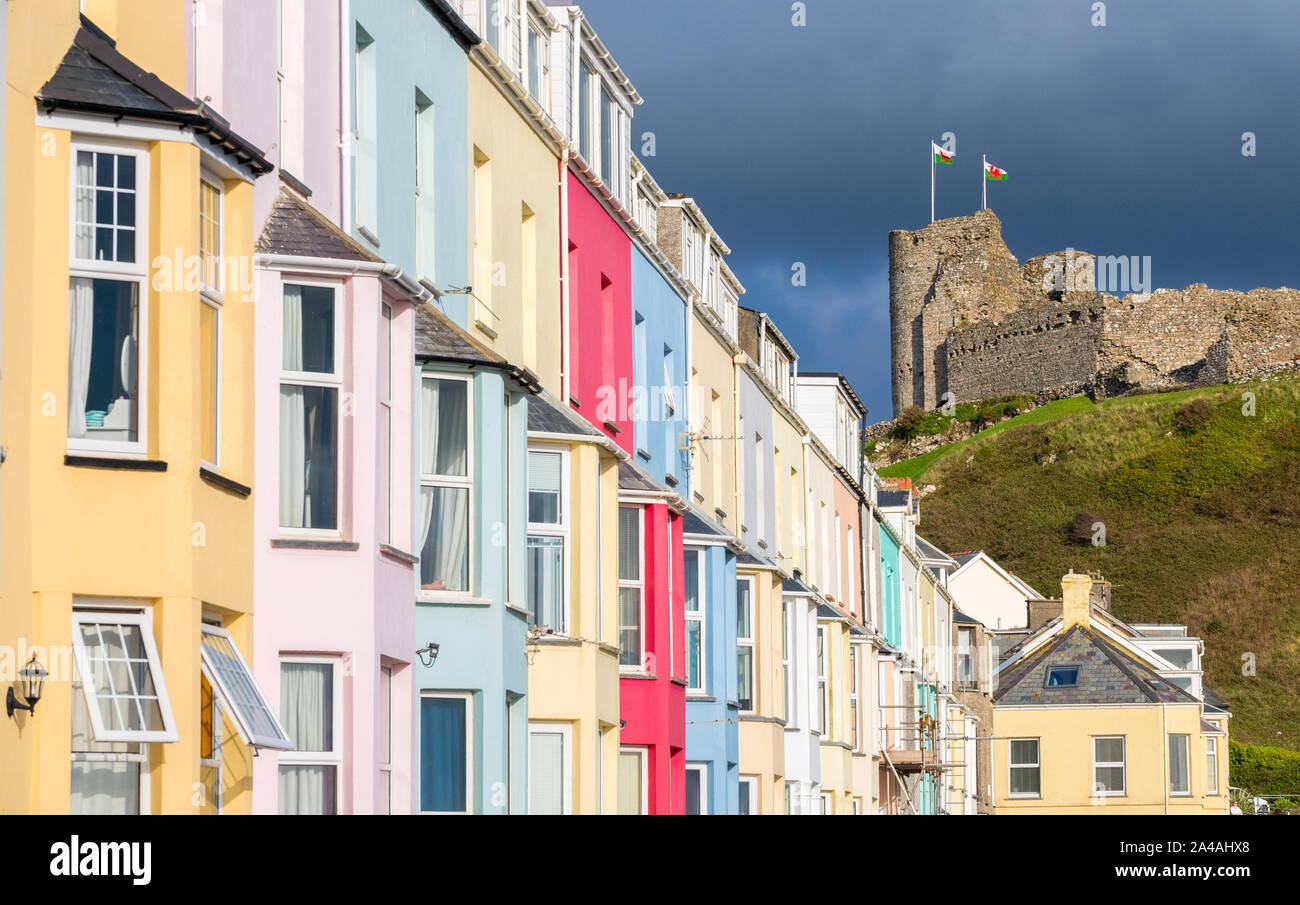Mulitcoloured Marine Terrace Apartments with seafront in Criccieth North Wales, UK Stock Photo