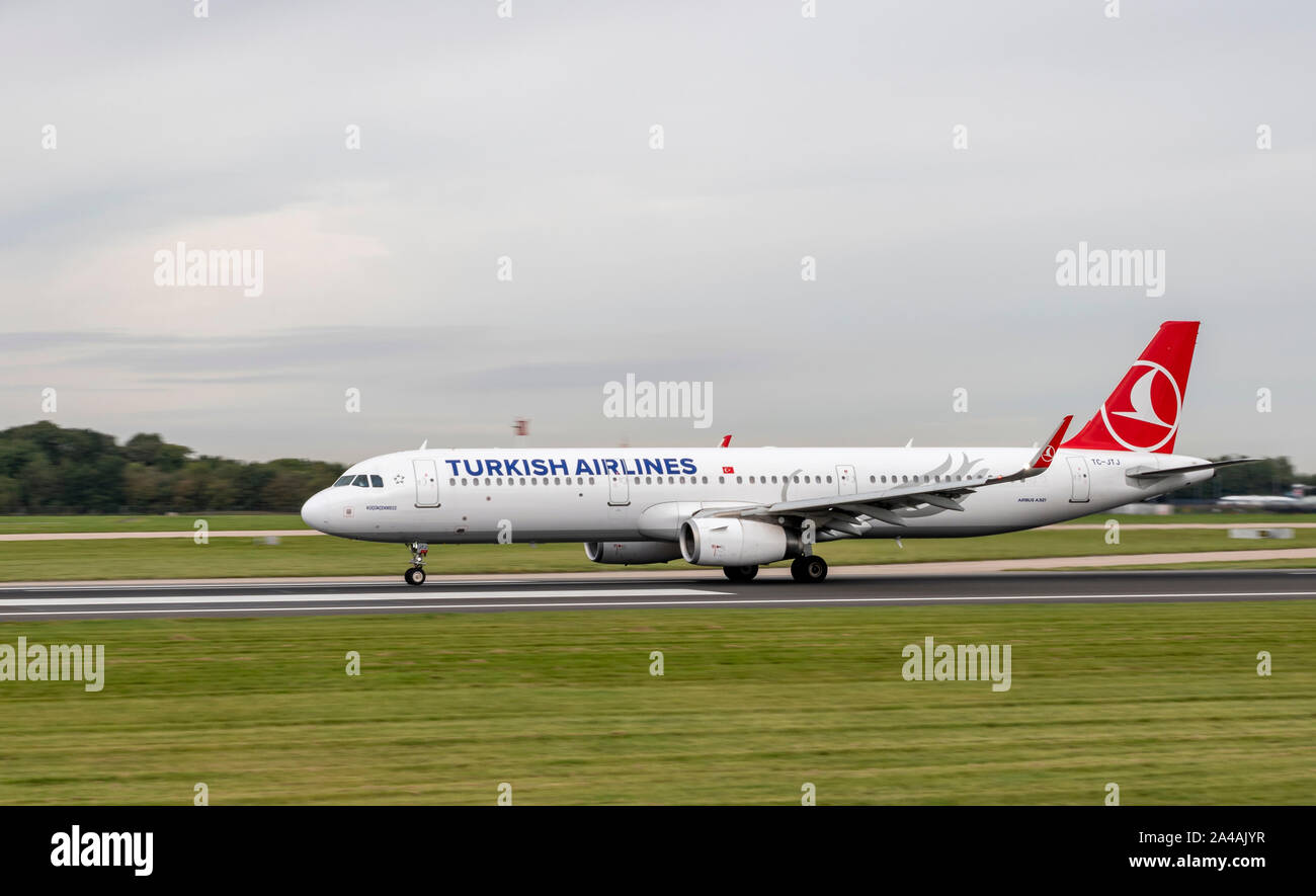 Turkish Airlines, A321-400, TC-JTJ, rolling for take off at Manchester Airport Stock Photo