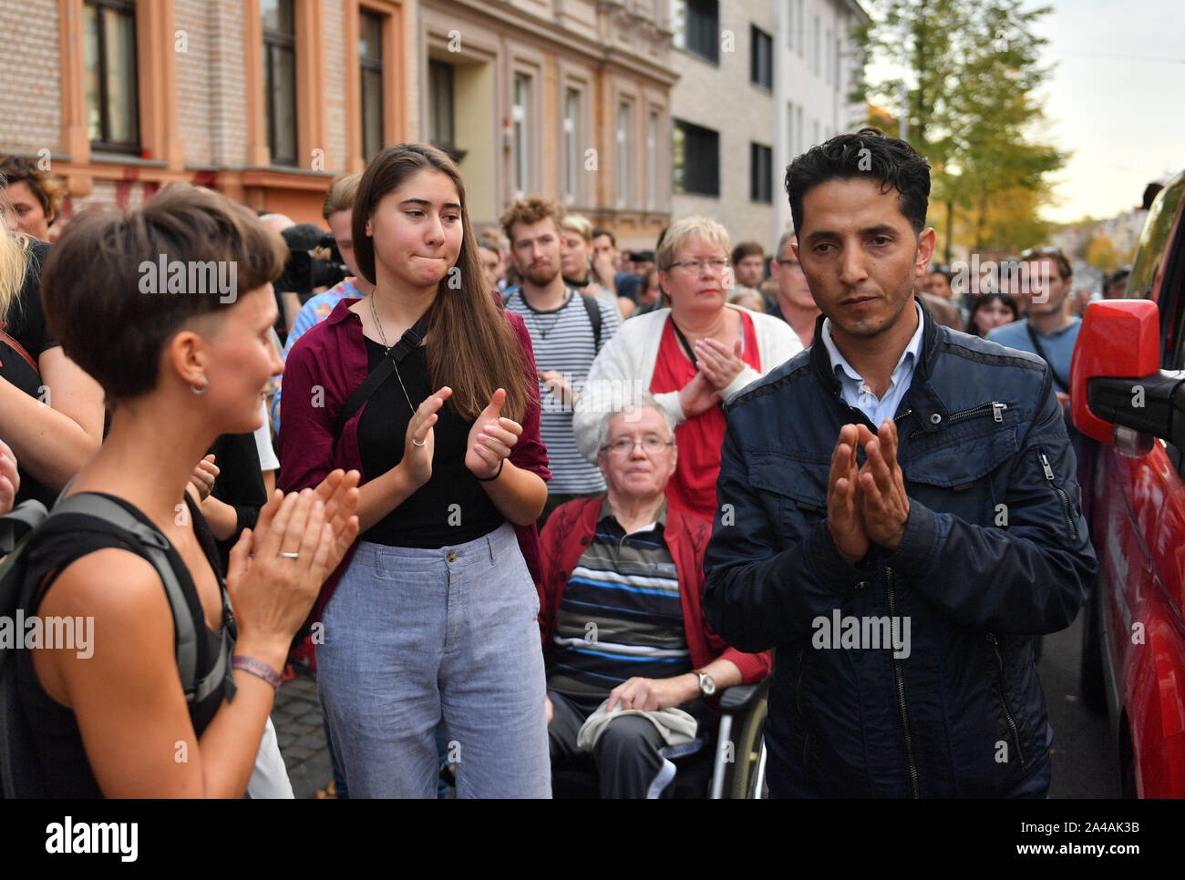 13 October 19 Saxony Anhalt Halle Saale Ismet R Employee In Kiez Doner Speaks In