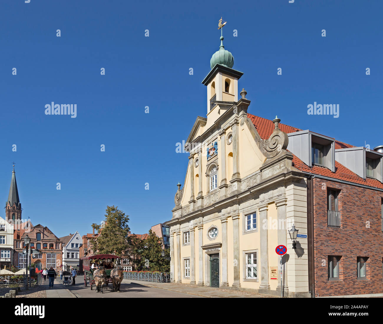 horse-drawn carriage, Hotel Altes Kaufhaus, old town, Lueneburg, Lower Saxony, Germany Stock Photo