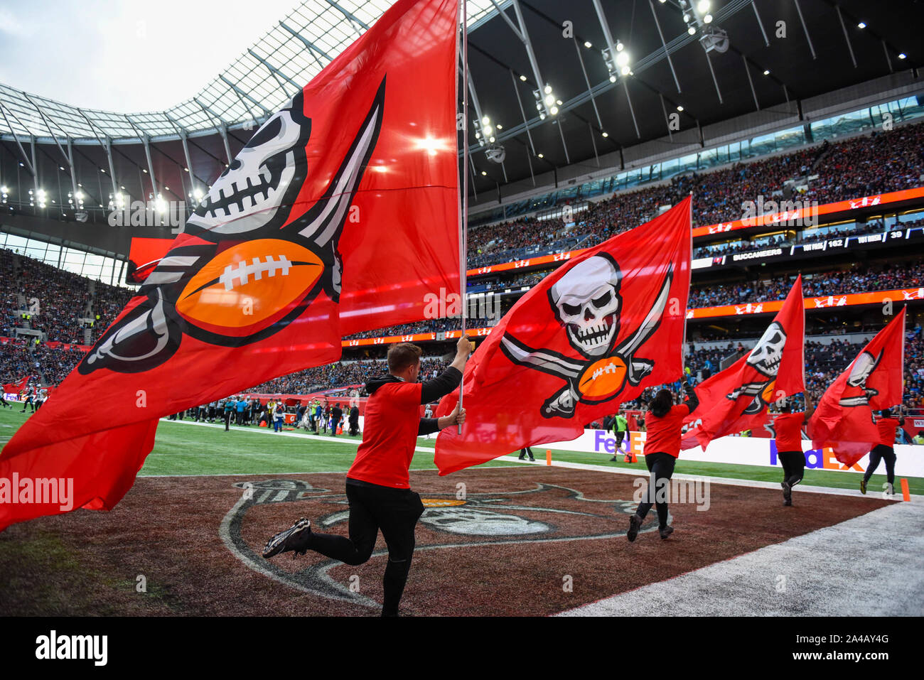 London Uk 13 October 2019 Tampa Bay Buccaneers Flag Carriers