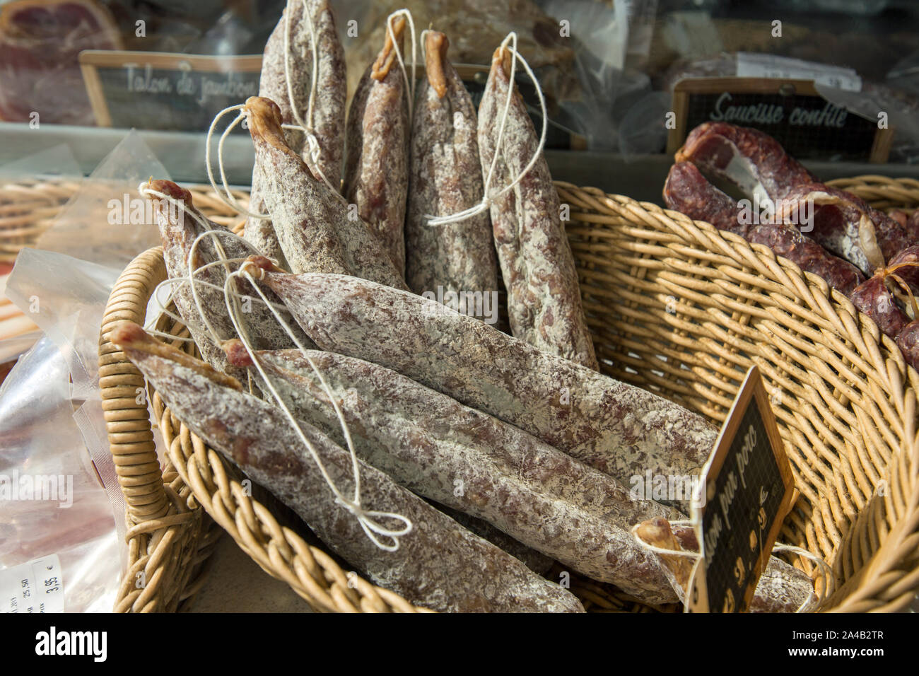 Market basket meat hi-res stock photography and images - Alamy