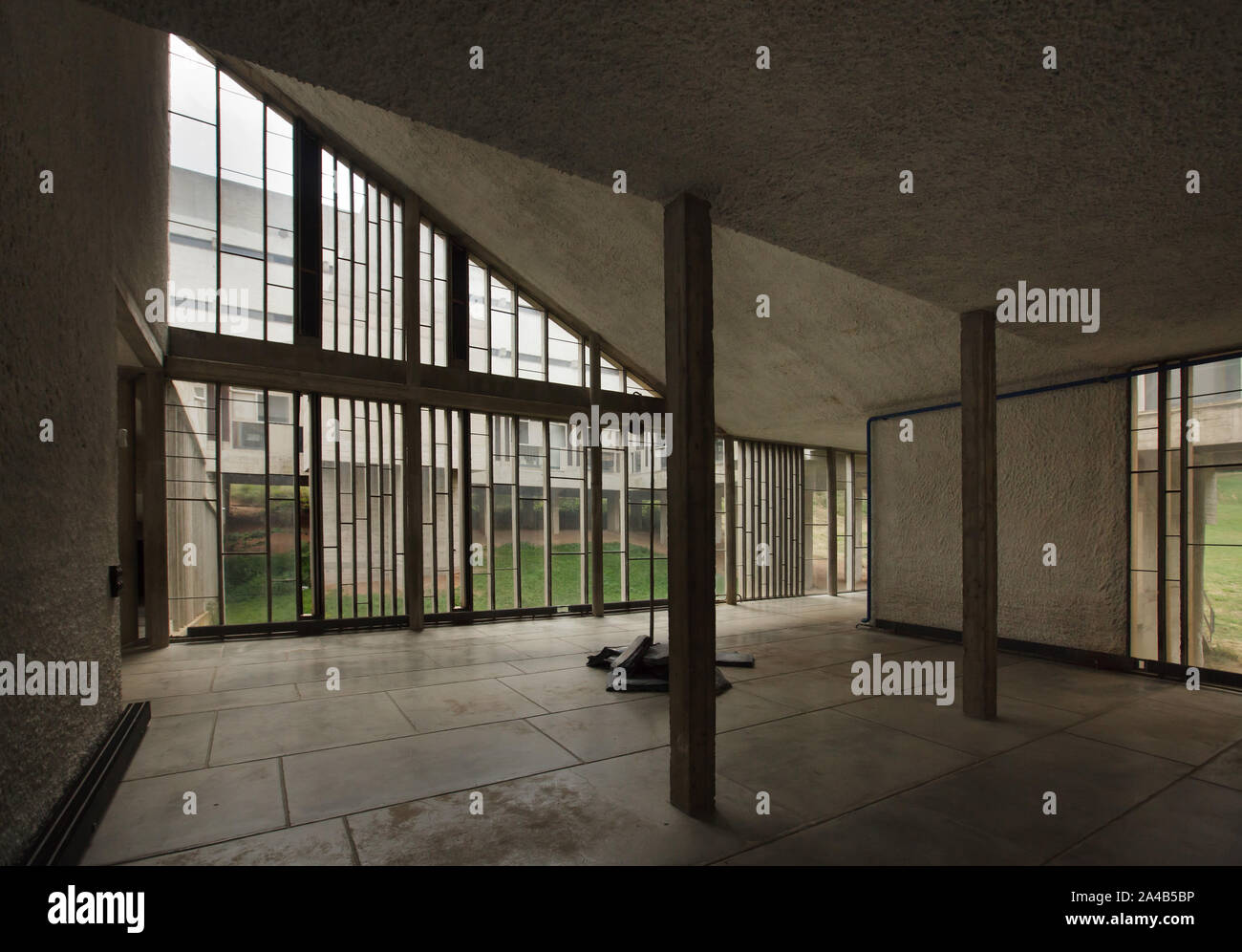 Atrium of the cloister of the Monastery of Sainte Marie de La Tourette