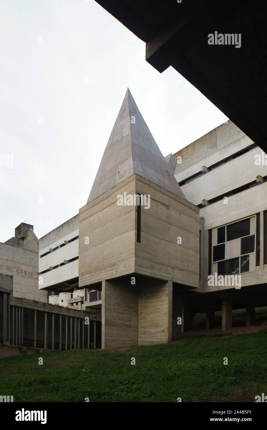 Oratory in the inner courtyard of the Monastery of Sainte Marie de La