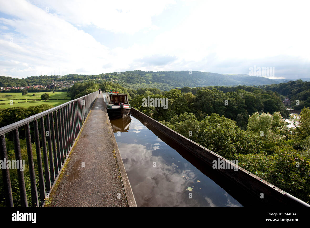 Family on the Llangollen Canal across the River Dee, to reach the industrial centres at Ruabon and Wrexham. Stock Photo