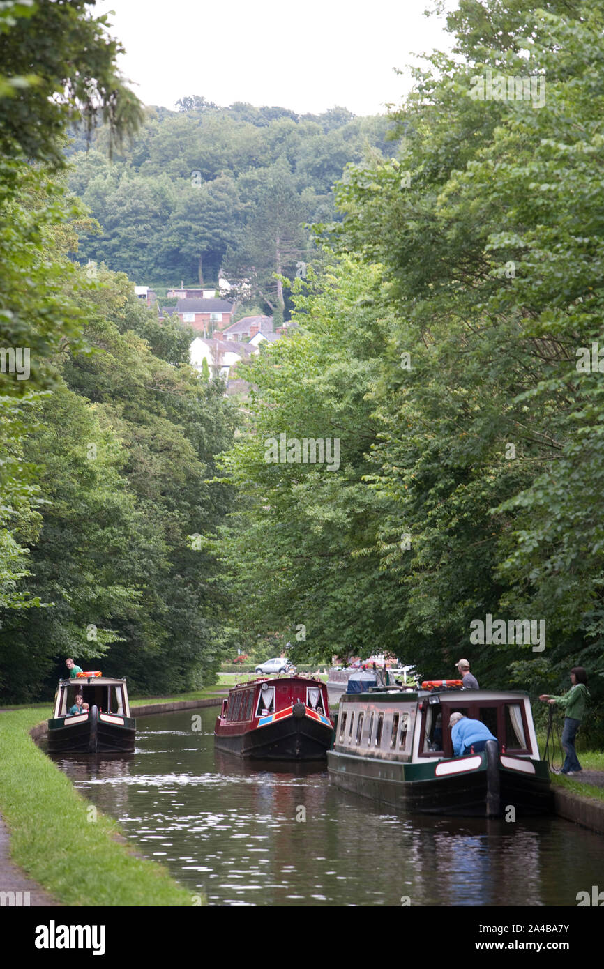 Family on the Llangollen Canal across the River Dee, to reach the industrial centres at Ruabon and Wrexham. Stock Photo
