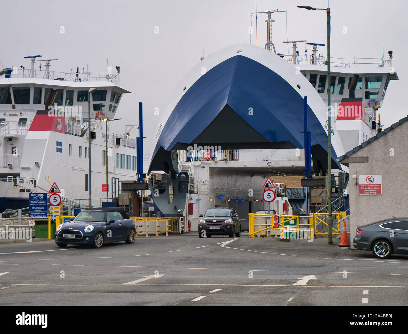 MV Daggri, a roll-on / roll-off car ferry, disembarks cars after arrival at Ulsta on the island of Yell in Shetland, Scotland, UK. Stock Photo