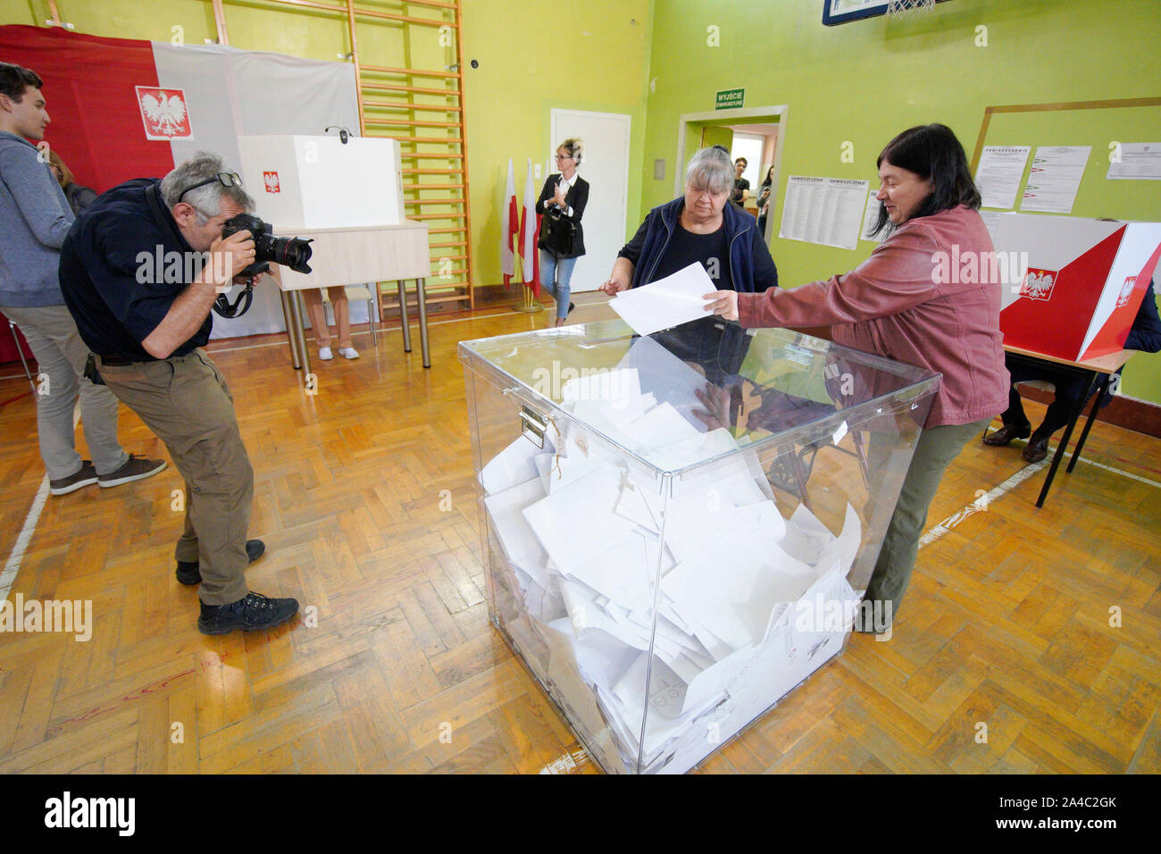 Warsaw, Poland. 13th Oct, 2019. People cast their ballots at a voting station in Warsaw, Poland, on Oct. 13, 2019. The exit poll after the closing of the vote in Poland at 9 p.m. on Sunday indicated governing Law and Justice party (PiS) won 43.6 percent of the vote in the parliamentary election. Credit: Jaap Arriens/Xinhua/Alamy Live News Stock Photo