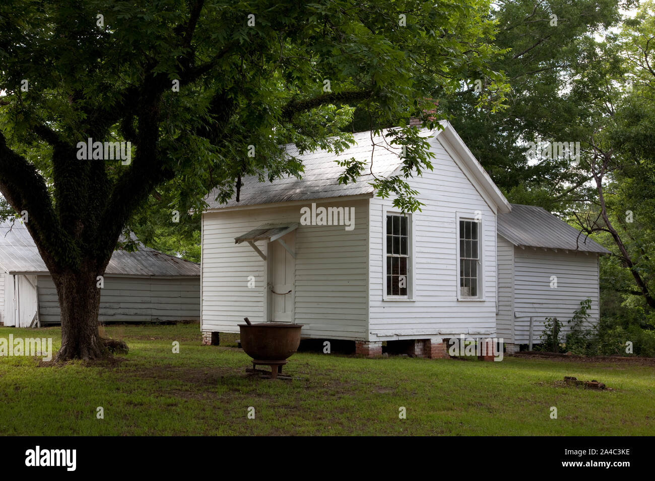 The Moore/Webb/Holmes Plantation and out buildings (circa 1819), Folsom