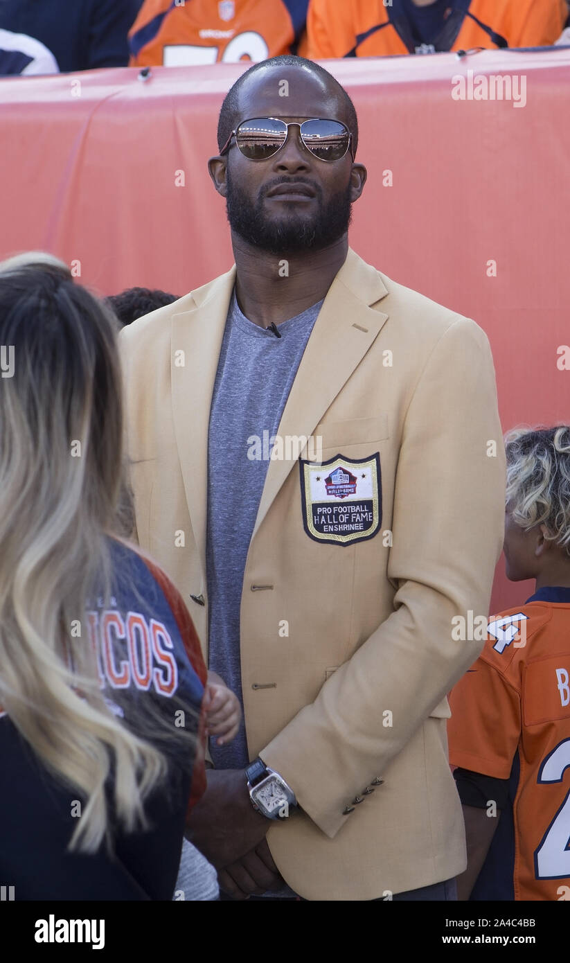 Denver, Colorado, USA. 13th Oct, 2019. Broncos Hall Of Fame CB CHAMP BAILEY readies to be inducted into the Ring Of Fame at the start of Half time at Empower Field at Mile High Sunday afternoon in Denver, CO. The Broncos beat the Titans 16-0. Credit: Hector Acevedo/ZUMA Wire/Alamy Live News Stock Photo