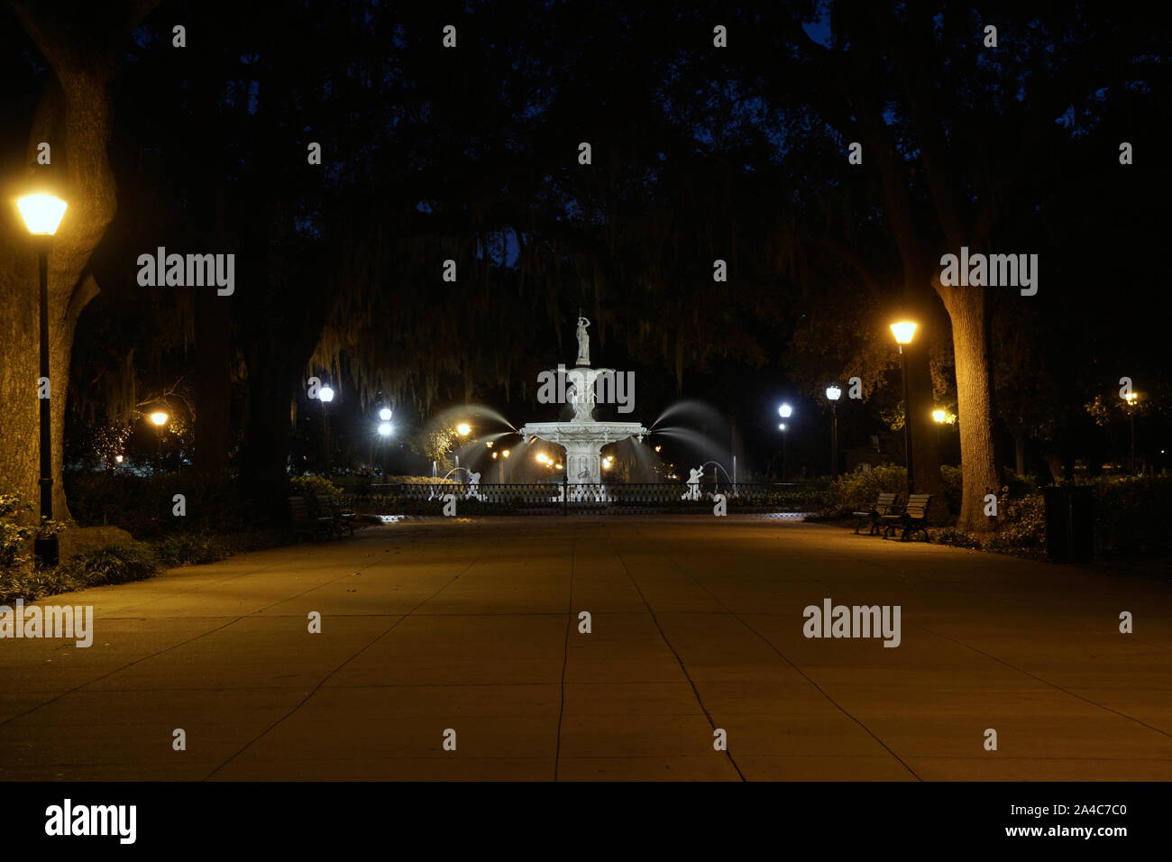 Fountain in Forsyth Park in Savannah at night Stock Photo Alamy