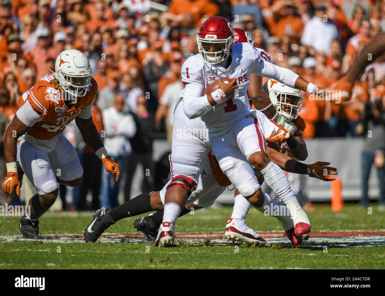 Oct 12, 2019: Oklahoma Sooners quarterback Jalen Hurts #1 passed for 235 yards and 3 touchdowns during the NCAA Red River Rivalry game between the University of Oklahoma Sooners and the University of Texas Longhorns at the Cotton Bowl Stadium at Fair Park in Dallas, TX Oklahoma defeated 34-27 Albert Pena/CSM Stock Photo