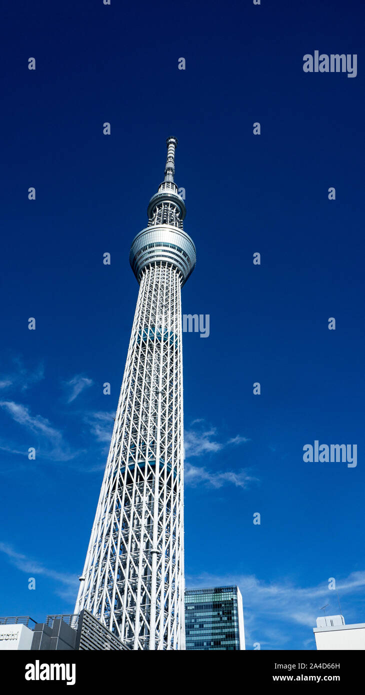 Blue sky tokyo hi-res stock photography and images - Alamy