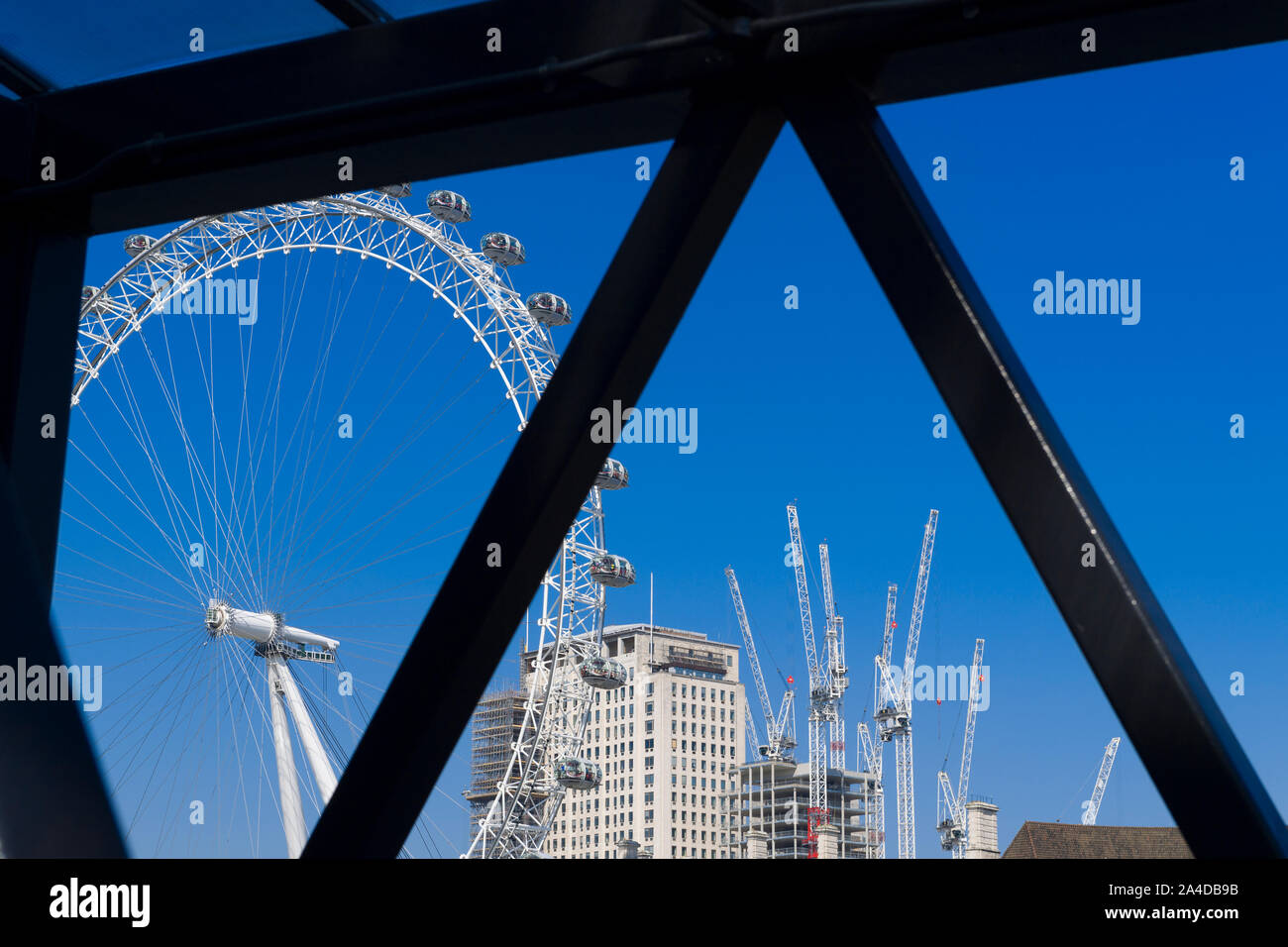 Cranes at the Southbank Place and  the  London Eye.  Southbank Place is a mixed development of offices, homes and retail spaces, Southbank, London, Br Stock Photo