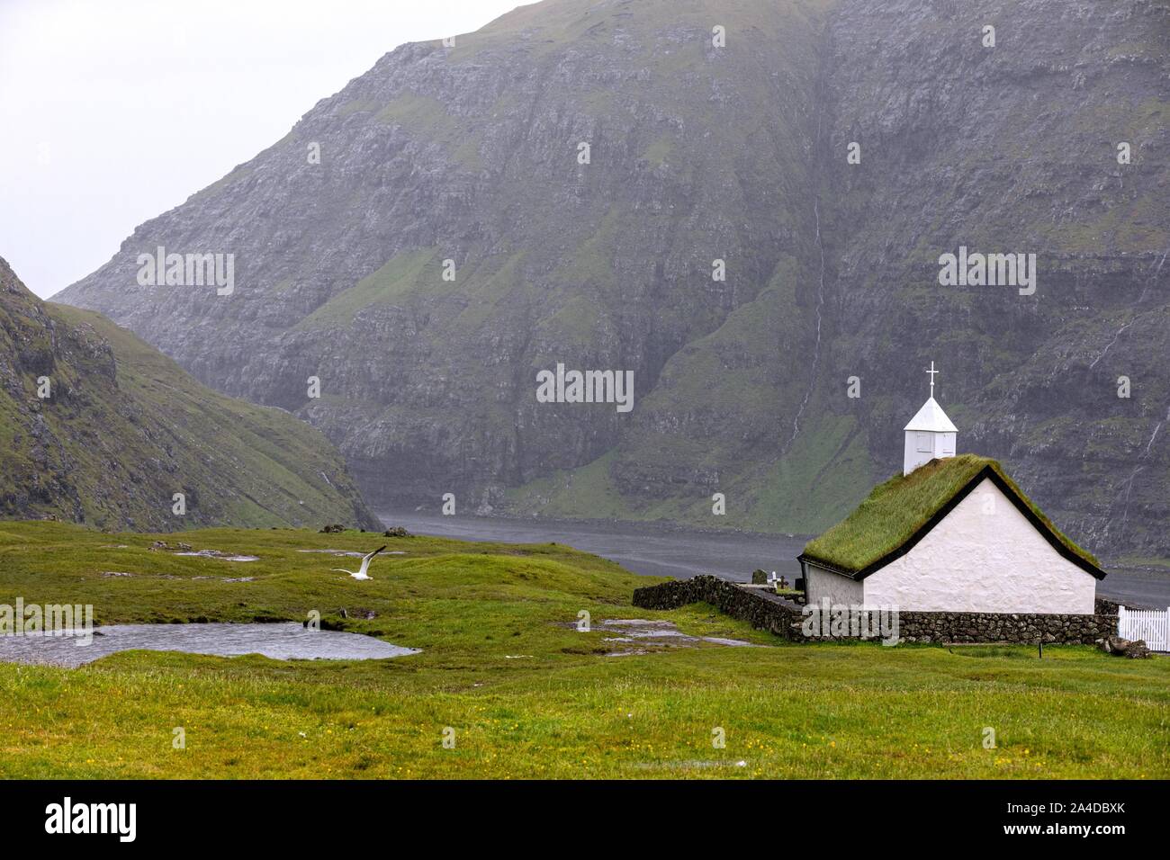 CHURCH WITH ITS VEGETAL ROOF COVERED IN GREEN GRASS, VILLAGE OF SAKSUN, FAROE ISLANDS, DENMARK, EUROPE Stock Photo