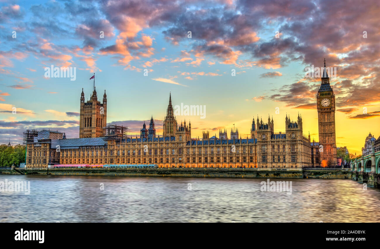 The Palace of Westminster in London at sunset, England Stock Photo Alamy