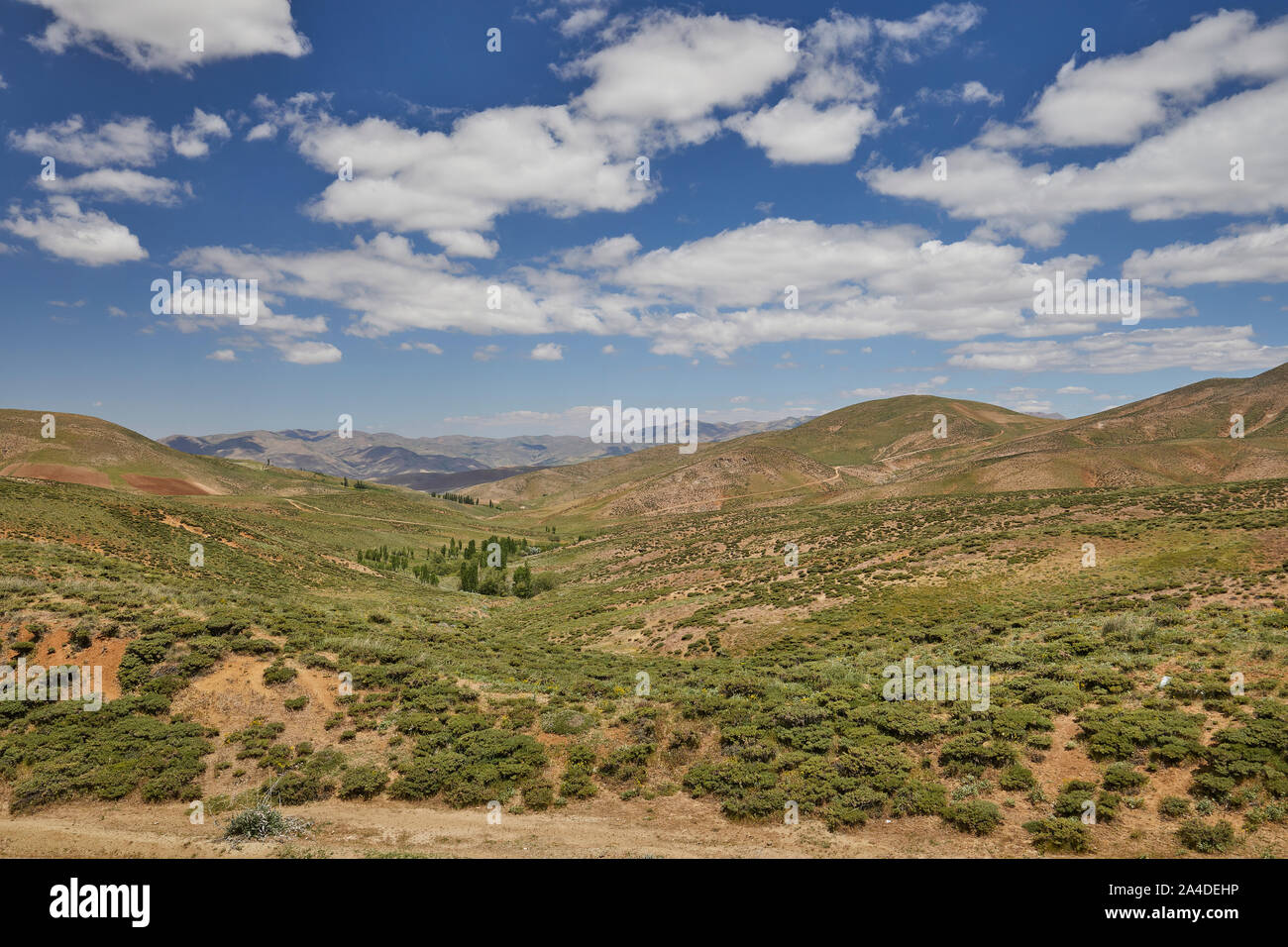 At Bijar, Iran. 03rd June, 2017. Wide landscape in the west of Iran, near the town of Bijar on the route Takab-Hamadan, taken on 03.06.2017. | usage worldwide Credit: dpa/Alamy Live News Stock Photo