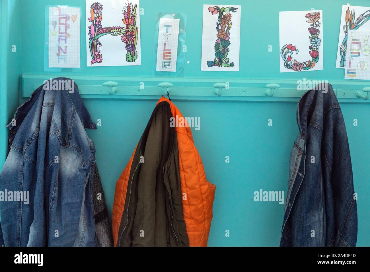 CLOAKROOM AND COAT RACK, A CLASS AT THE PRIMARY SCHOOL IN THE TOWN OF RUGLES, EURE, NORMANDY, FRANCE Stock Photo