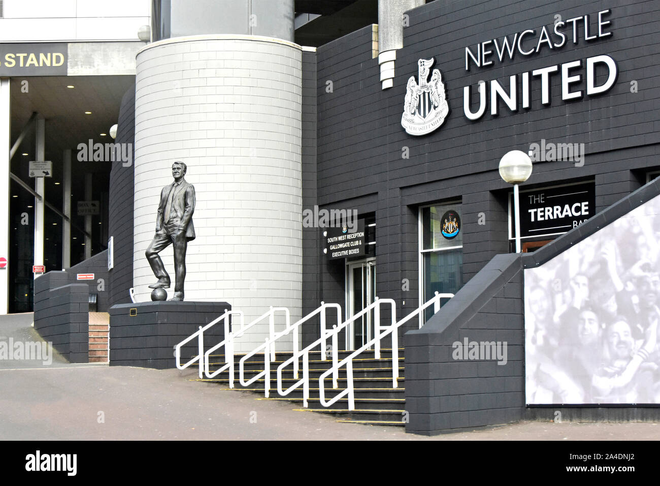 Newcastle United Football Club part of the St James Park stadium with bronze statue of famous Sir Bobby Robson football player & manager England UK Stock Photo