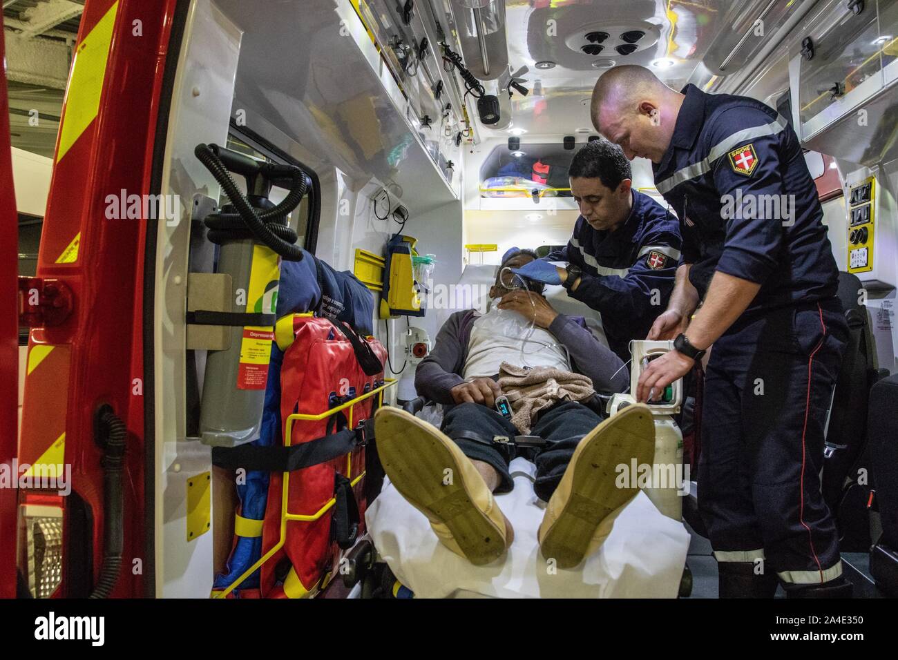 intervention-for-a-victim-in-the-ambulance-emergency-services-center-of-chambery-savoy-73-france-stock-photo-alamy