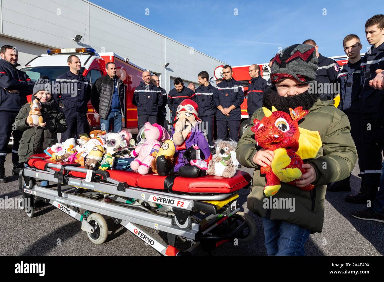OPERATION POMPINOURS, FAIRGROUND WORKERS DONATE STUFFED ANIMALS TO THE
