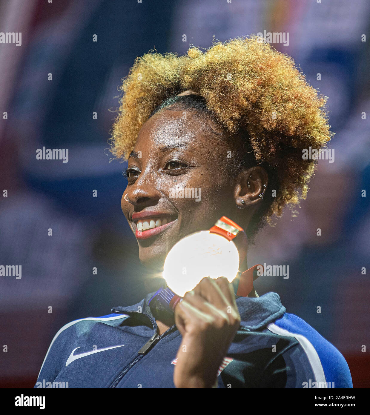 Gold woman qatar hires stock photography and images Alamy