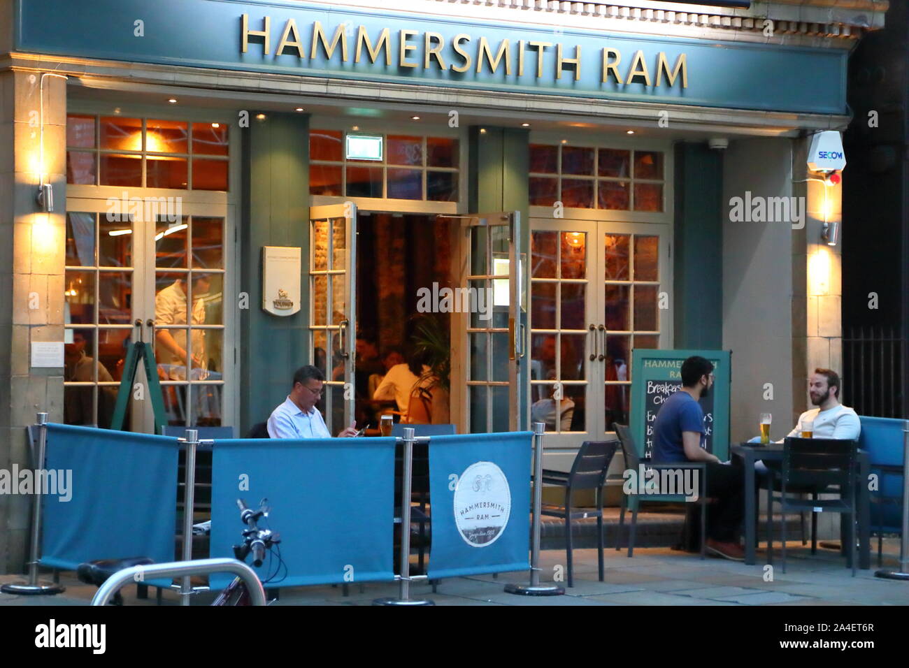 Ram pub hi-res stock photography and images - Alamy