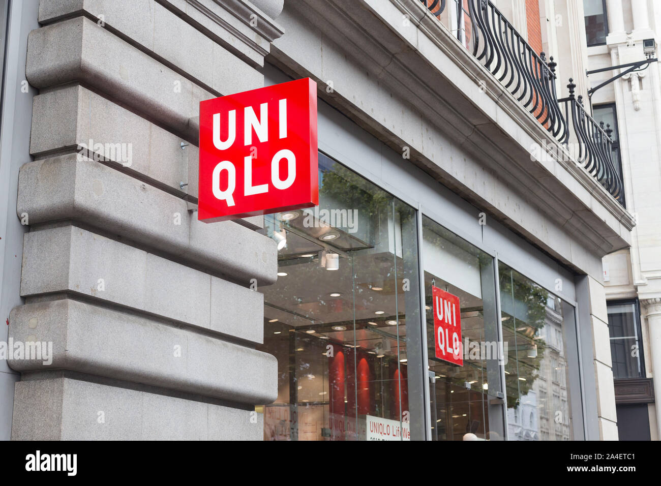 Uniqlo logo hi-res stock photography and images - Alamy