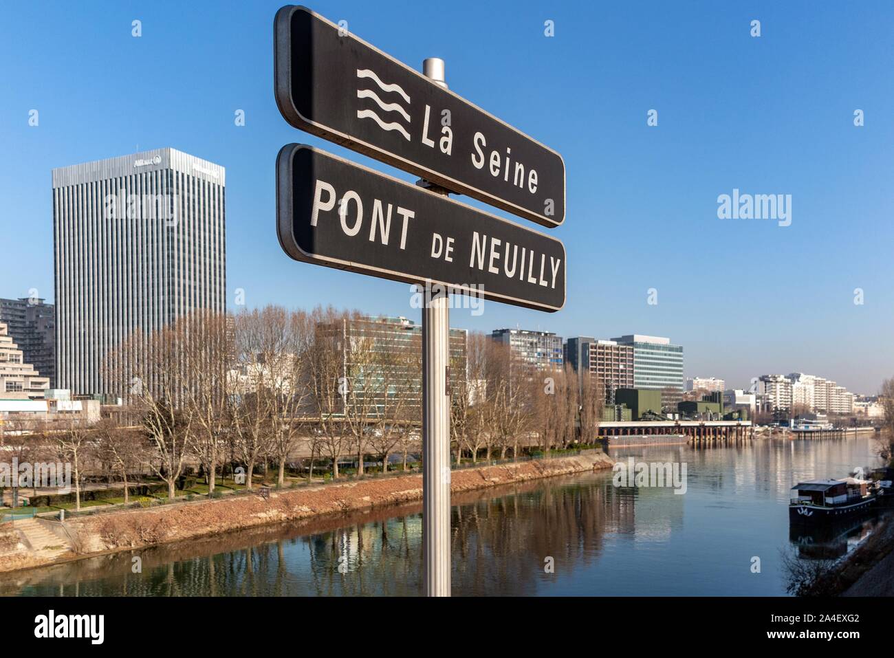 BANKS OF THE SEINE AT THE NEUILLY BRIDGE IN FRONT OF THE ALLIANZ TOWER, NEUILLY-SUR-SEINE, FRANCE Stock Photo