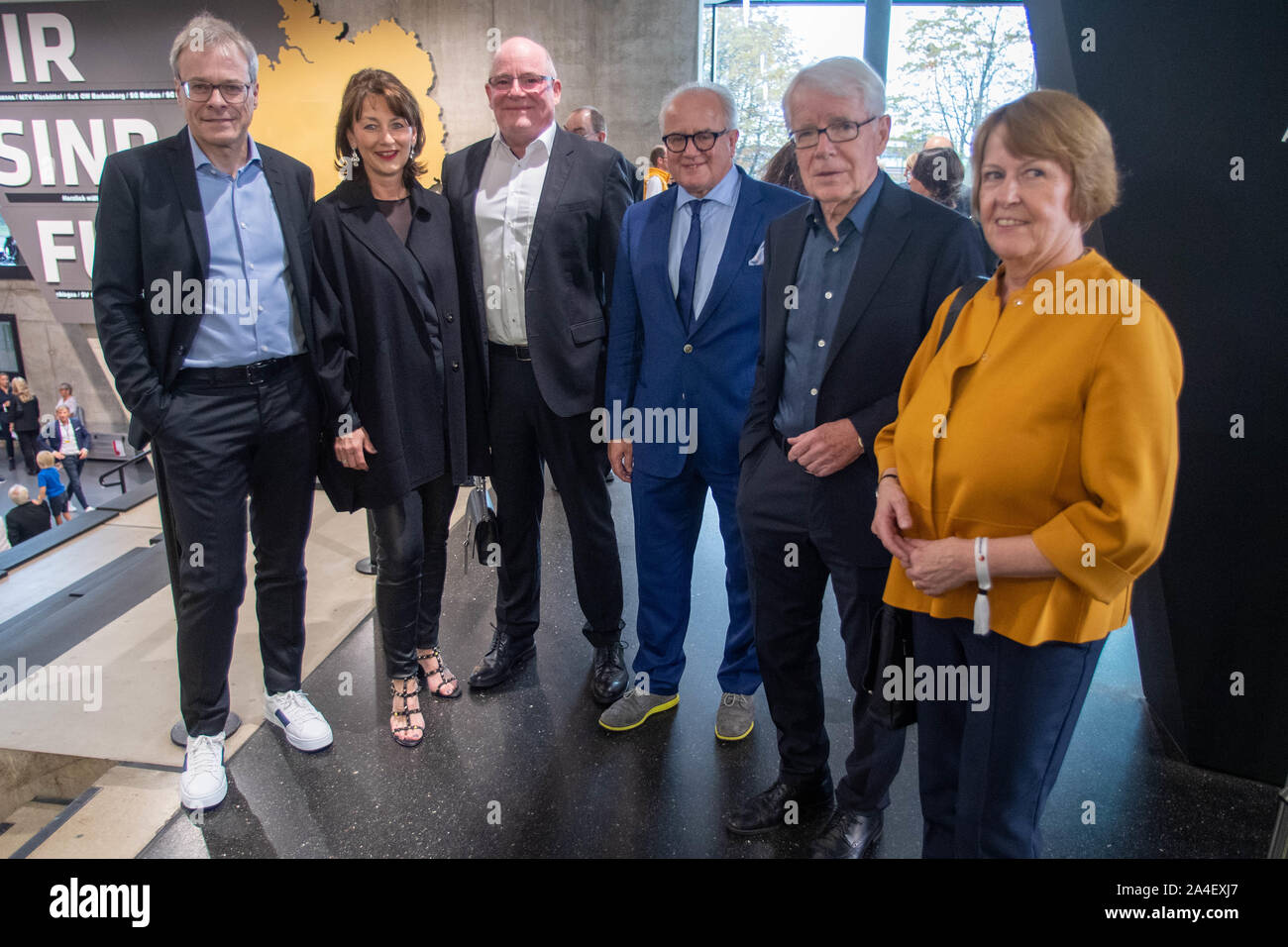 Peter PETERS (DFB Vice President, Sabine PETERS, Siegfried DIETRICH (Manager, Investor, FFC Frankfurt), Fritz KELLER (DFB President, GER), Dr. Reinhard RAUBALL (Honorary President, DFL, German Football League), Hannelore RATZEBURG (DFB Vice President Women - und Maedchenfussball), full figure, horizontal format, recording the founding elf of the women in the HALL OF FAME of German football on 12.10.2019 in Dortmund / Germany. ¬ | usage worldwide Stock Photo