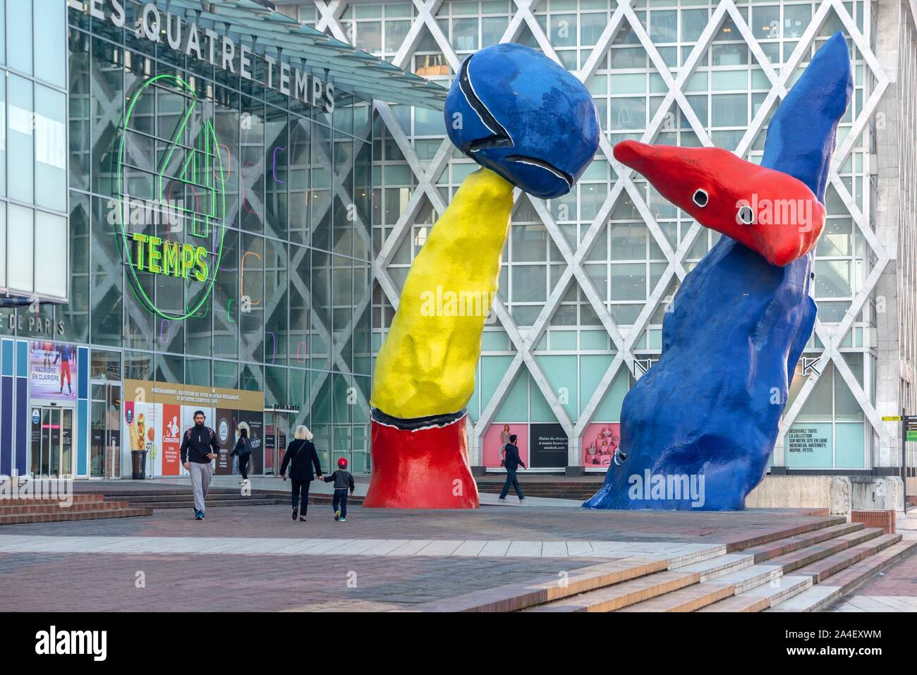 'THE FANTASTIC CHARACTERS' SCULPTURE BY THE ARTIST JOAN MIRO IN 1977 IN FRONT OF THE QUATRE TEMPS SHOPPING MALL, PARIS-LA DEFENSE, PUTEAUX, FRANCE Stock Photo