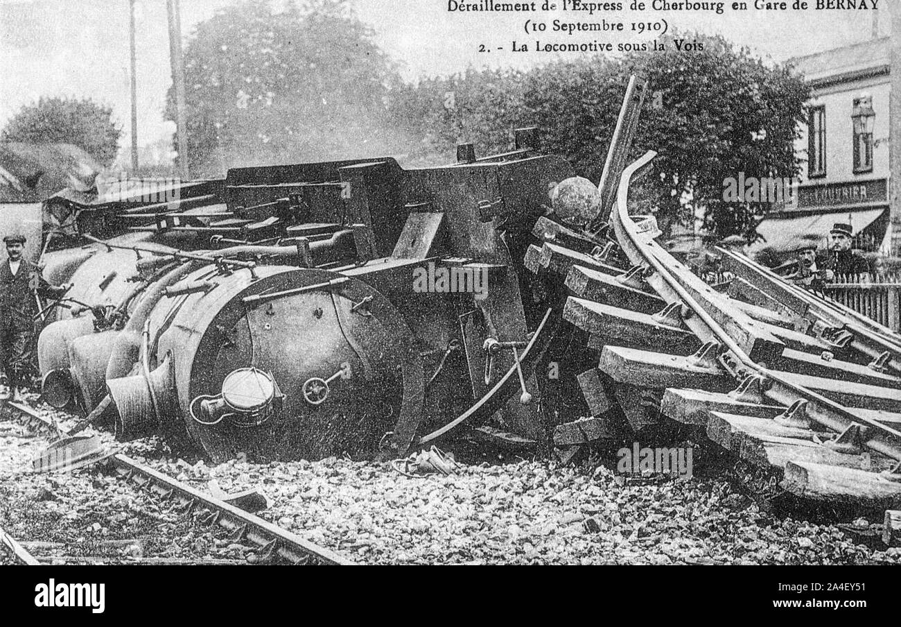 DERAILMENT OF THE EXPRESS TRAIN FROM CHERBOURG IN THE BERNAY TRAIN STATION ON SEPTEMBER 10, 1910, NORMANDY, FRANCE Stock Photo