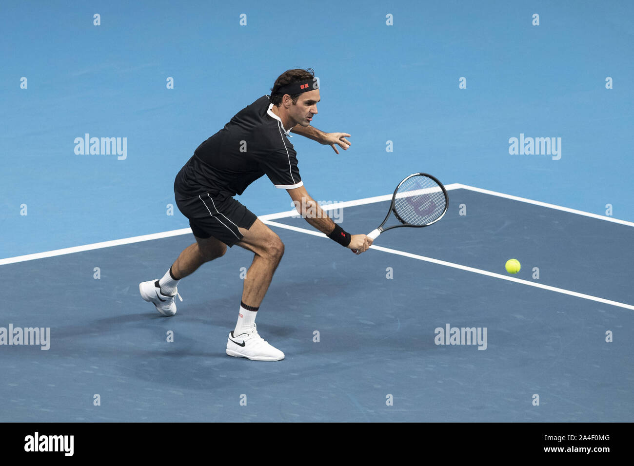 Roger federer uniqlo hi-res stock photography and images - Alamy