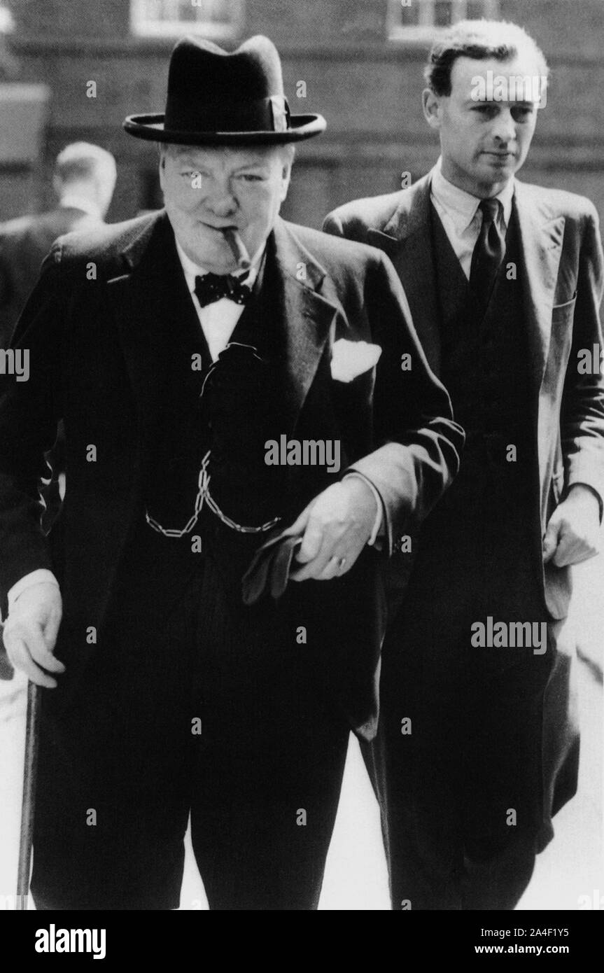 Winston Churchill leaving Downing Street with his Private secretary, John Peck.  May 1945 Stock Photo