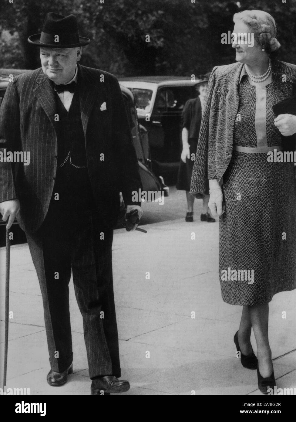 Winston Churchill with his wife, Clementine outside 10 Downing Street 25th July 1945 Stock Photo