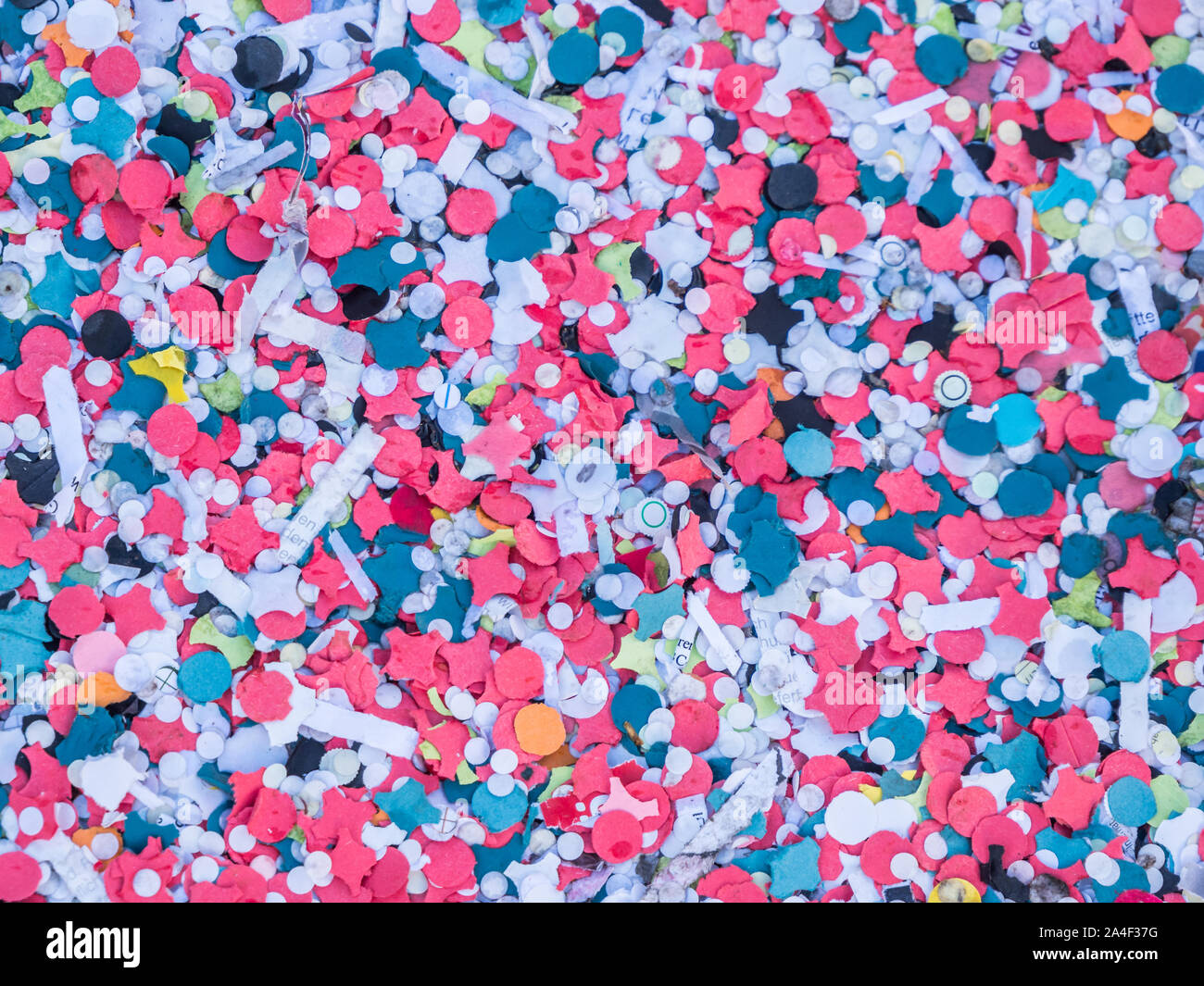Color confetti hi-res stock photography and images - Alamy