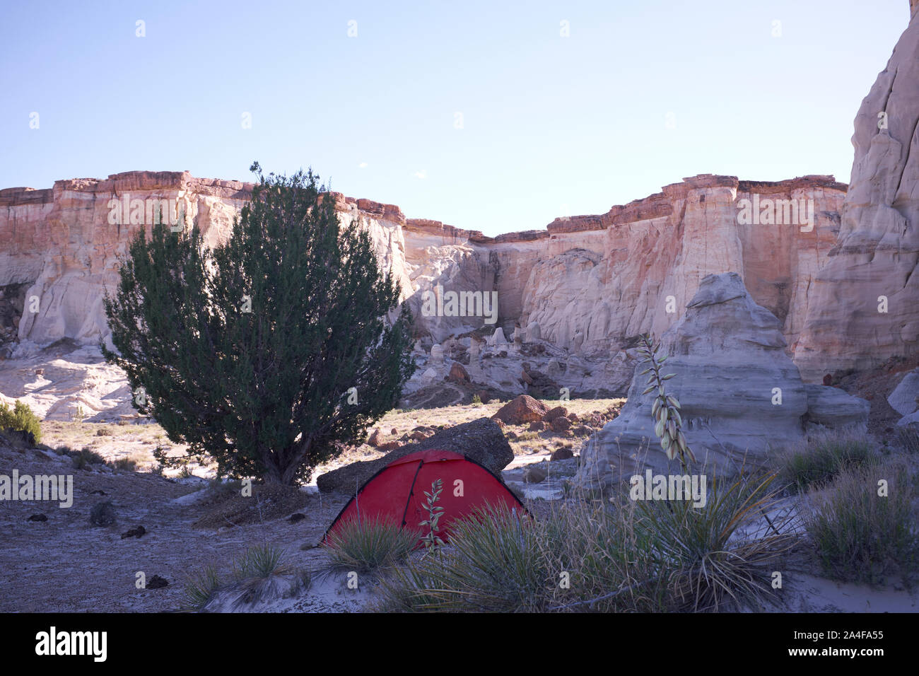 Camping in the desert at Wahweap Hoodoos in Grand Staircase Escalante National Park, Utah, USA Stock Photo