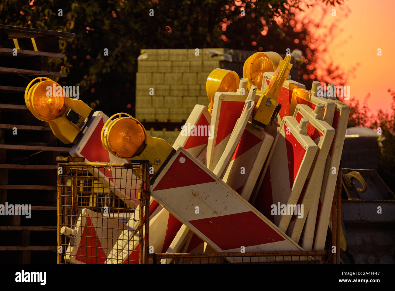 Signs flashing hires stock photography and images Alamy
