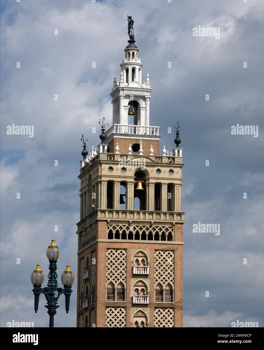 Country club plaza hi-res stock photography and images - Alamy
