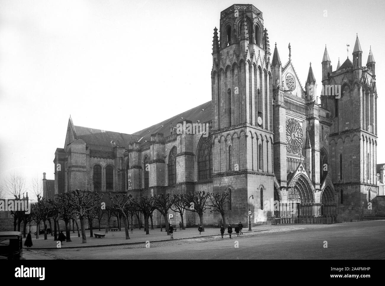 Poitiers Cathedral Street Scene, France 1920 Stock Photo