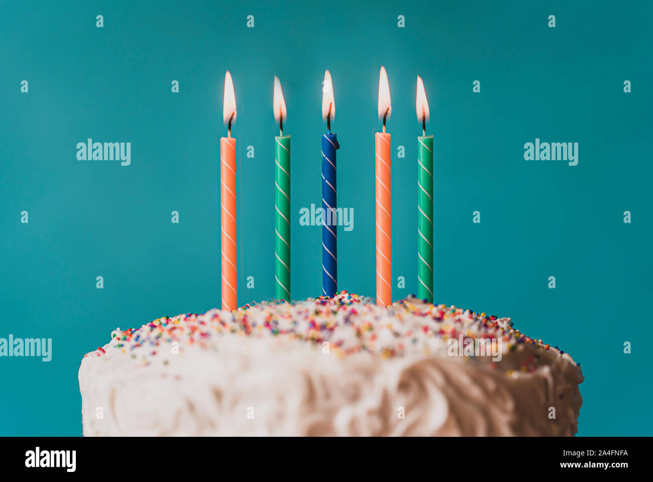 Birthday cake with candles lit hi-res stock photography and images - Alamy
