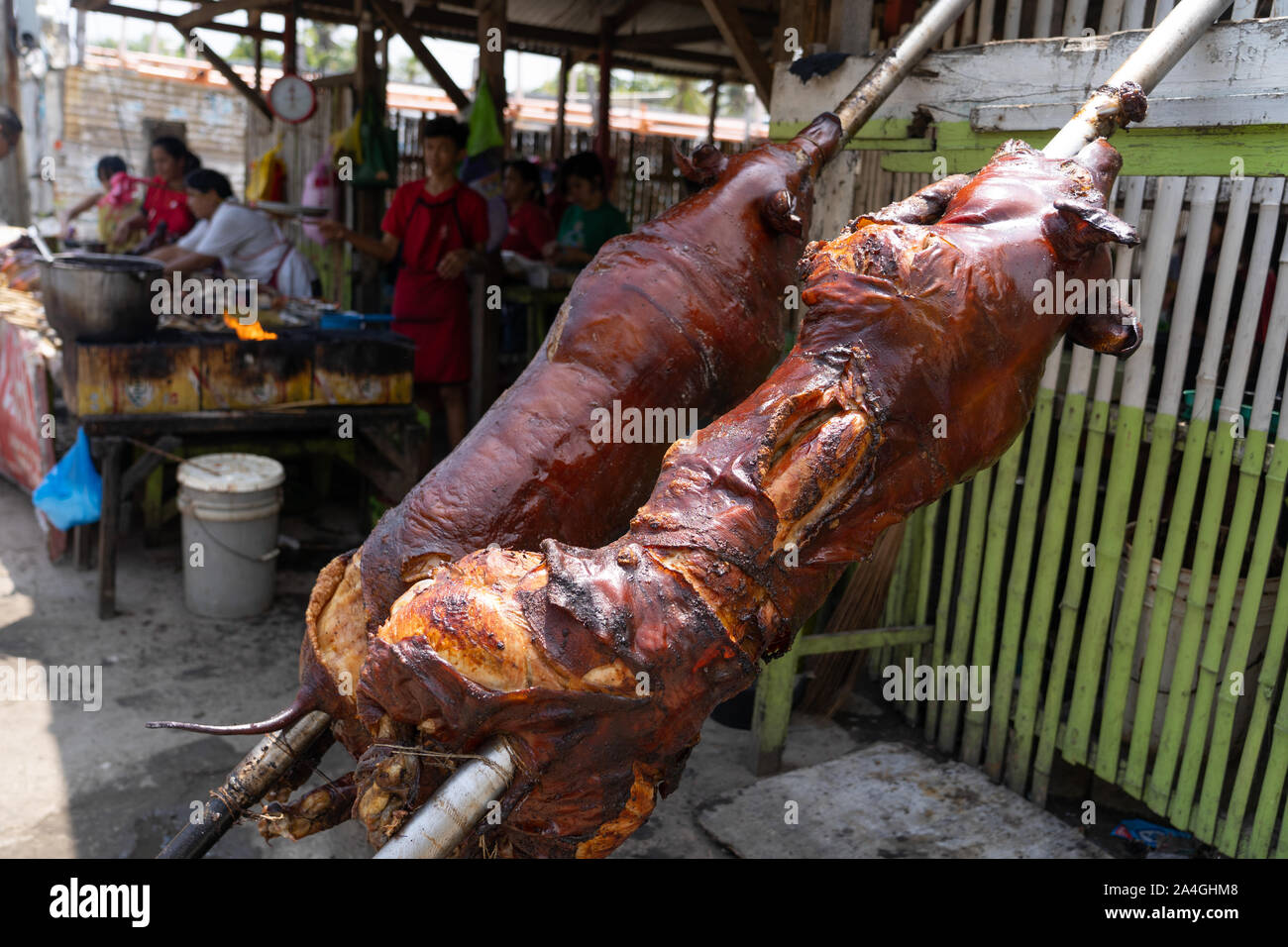 A whole spit roasted pig known as Lechon is a delicacy within the Philippines.Fiestas and birthdays are quite often celebrated with a whole Lechon set Stock Photo