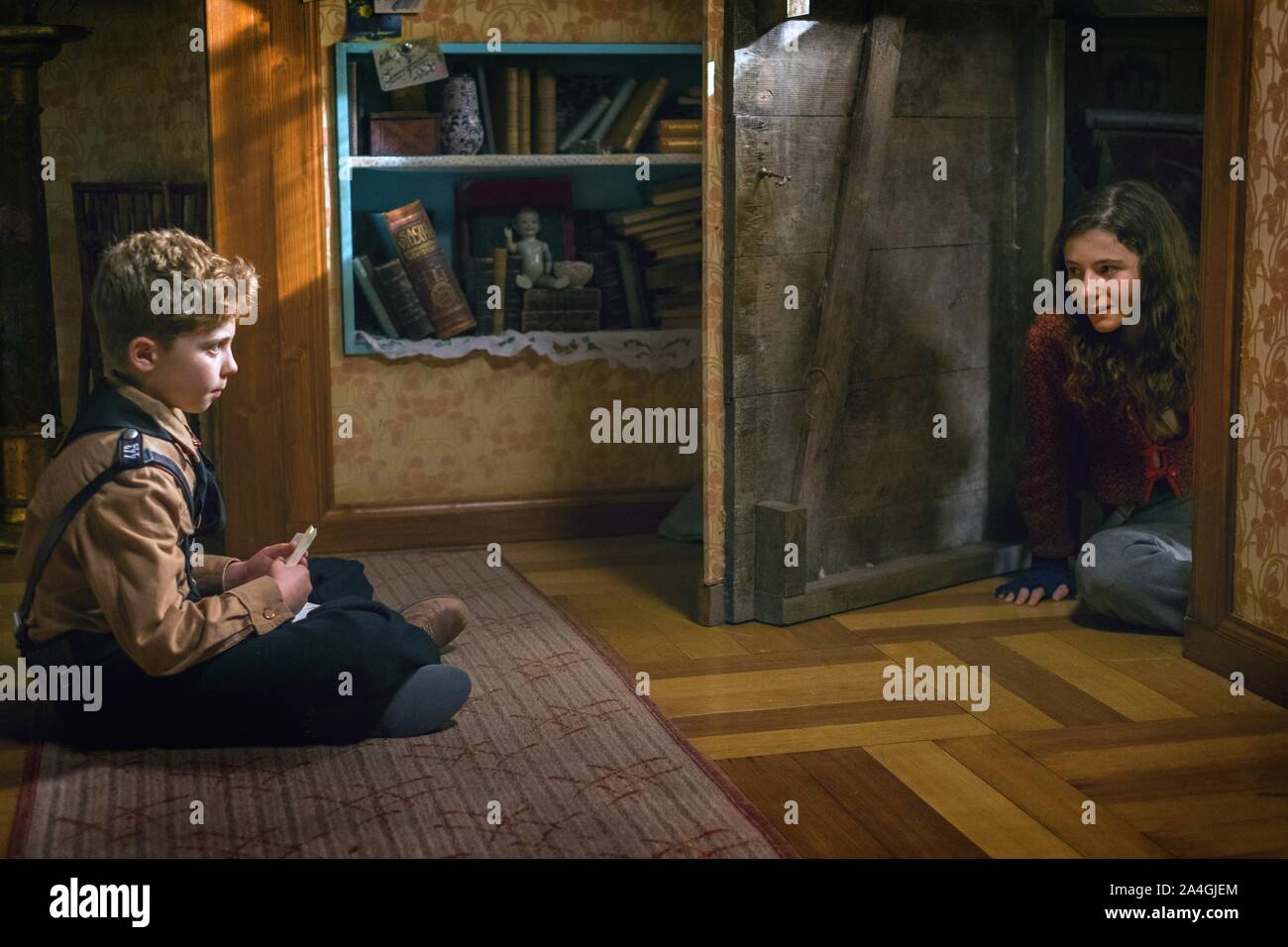 JOJO RABBIT, from left: Roman Griffin Davis, Thomasin McKenzie, 2019 ...