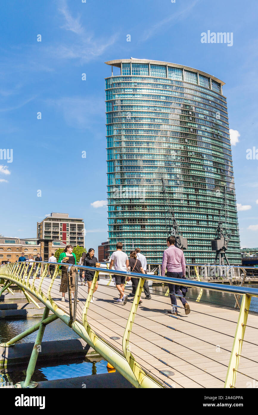 North quay canary wharf skyline hi-res stock photography and images - Alamy