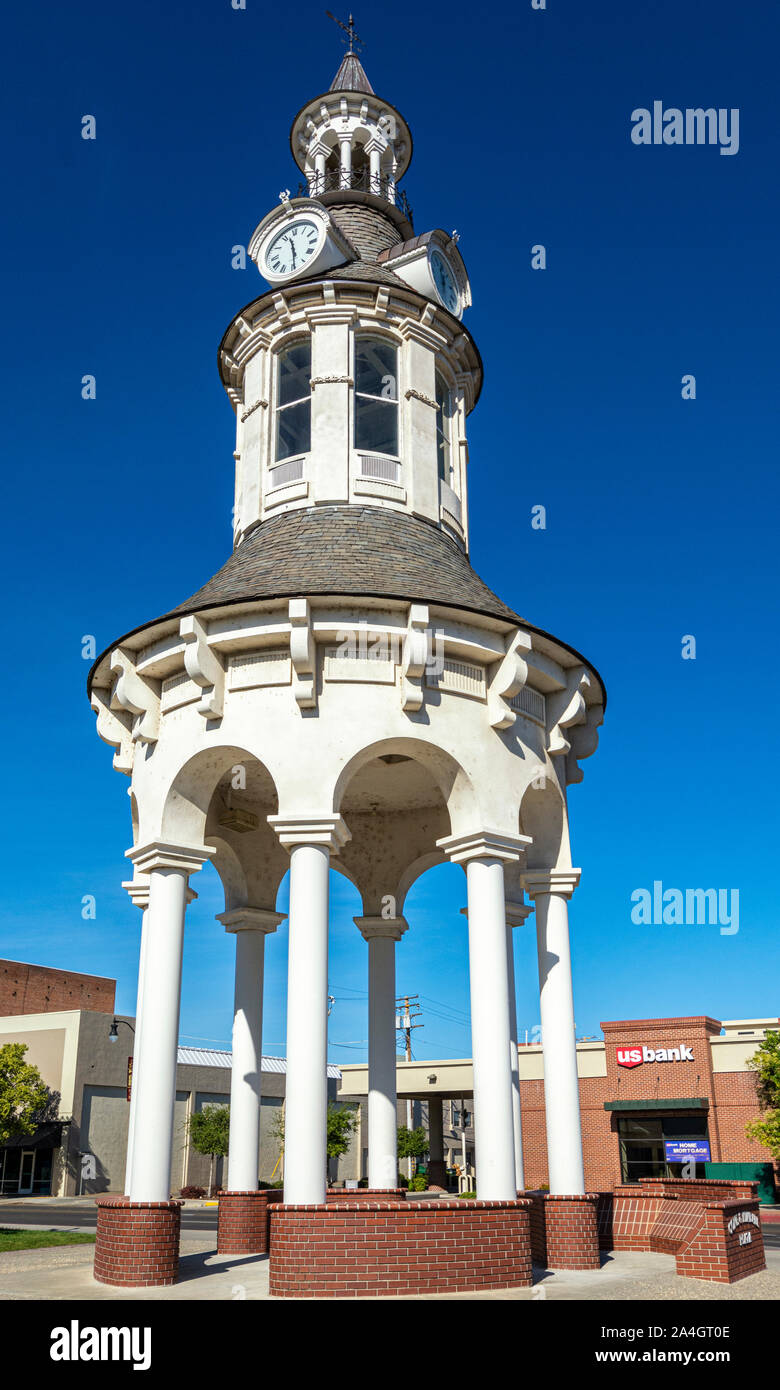 California, Tehama County, Red Bluff, Cone & Kimball Plaza, clock tower once part of 19C Cone & Kimball Building destroyed by fire in 1984 Stock Photo