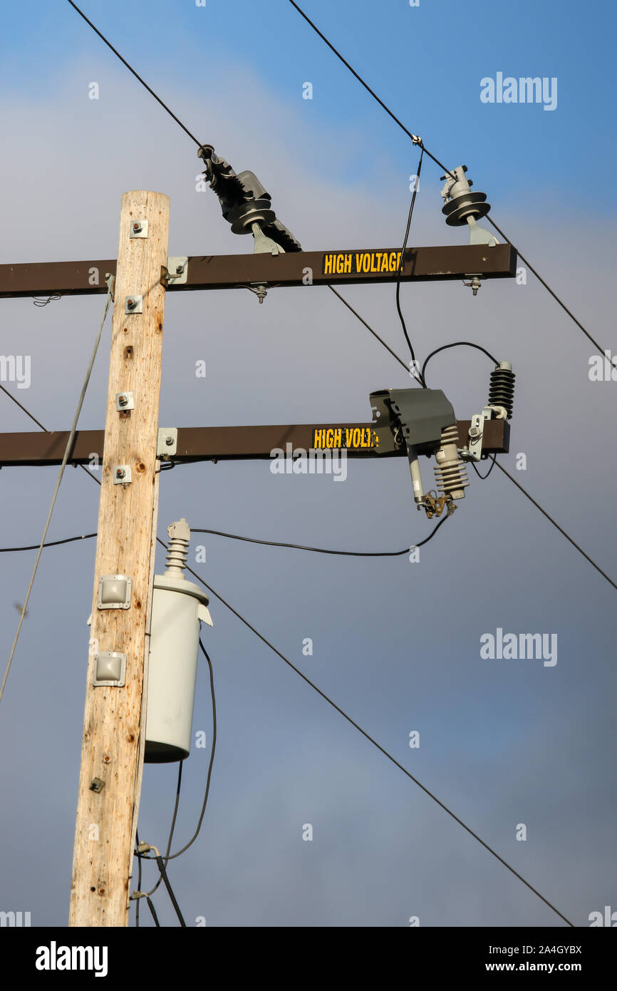 Southern California Edison high voltage electric power poles and lines in a  rural area Stock Photo - Alamy